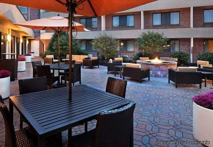 Courtyard Hartford Cromwell Hotel Exterior photo